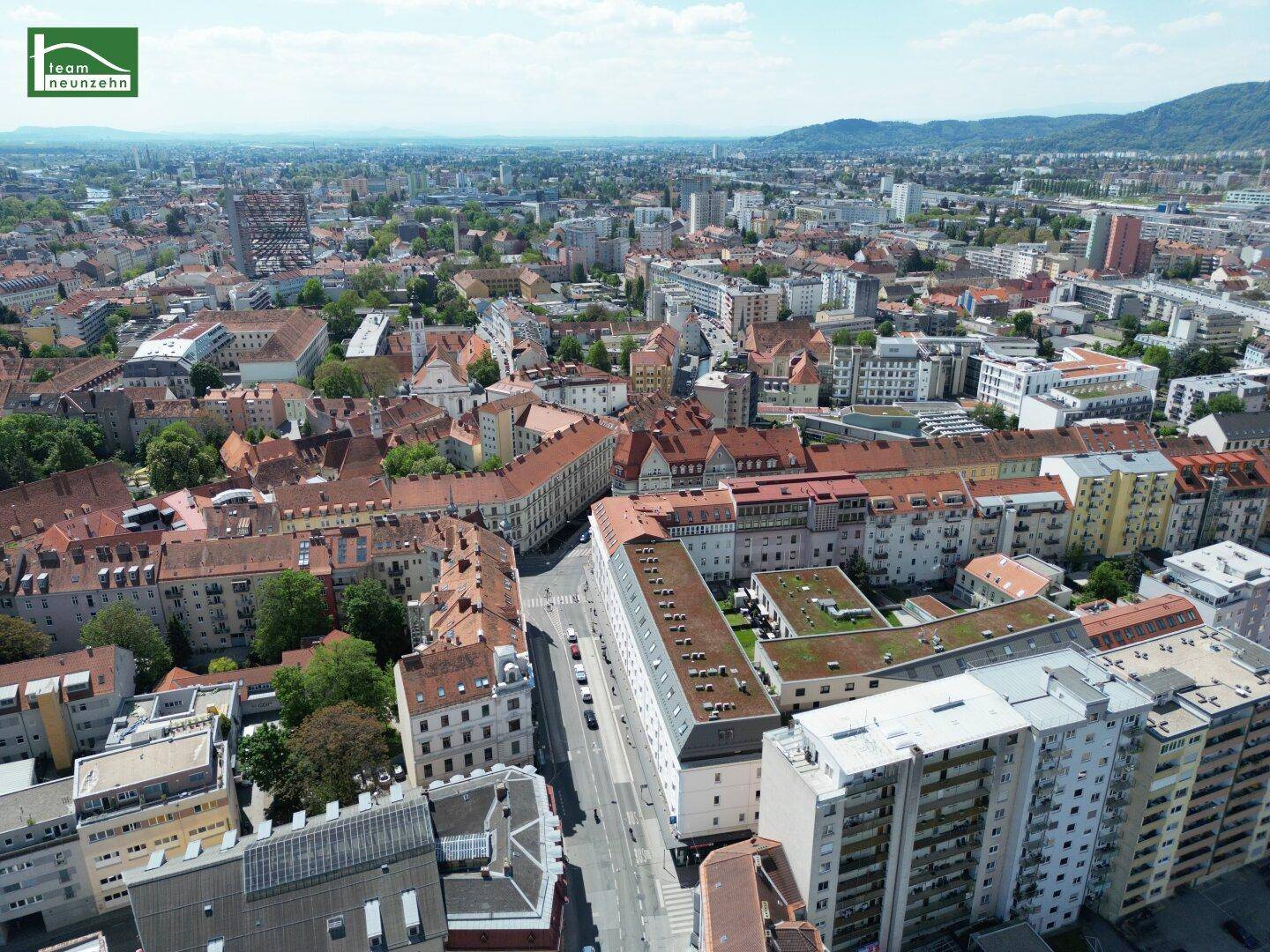 Styria Center & Straßenbahnstation