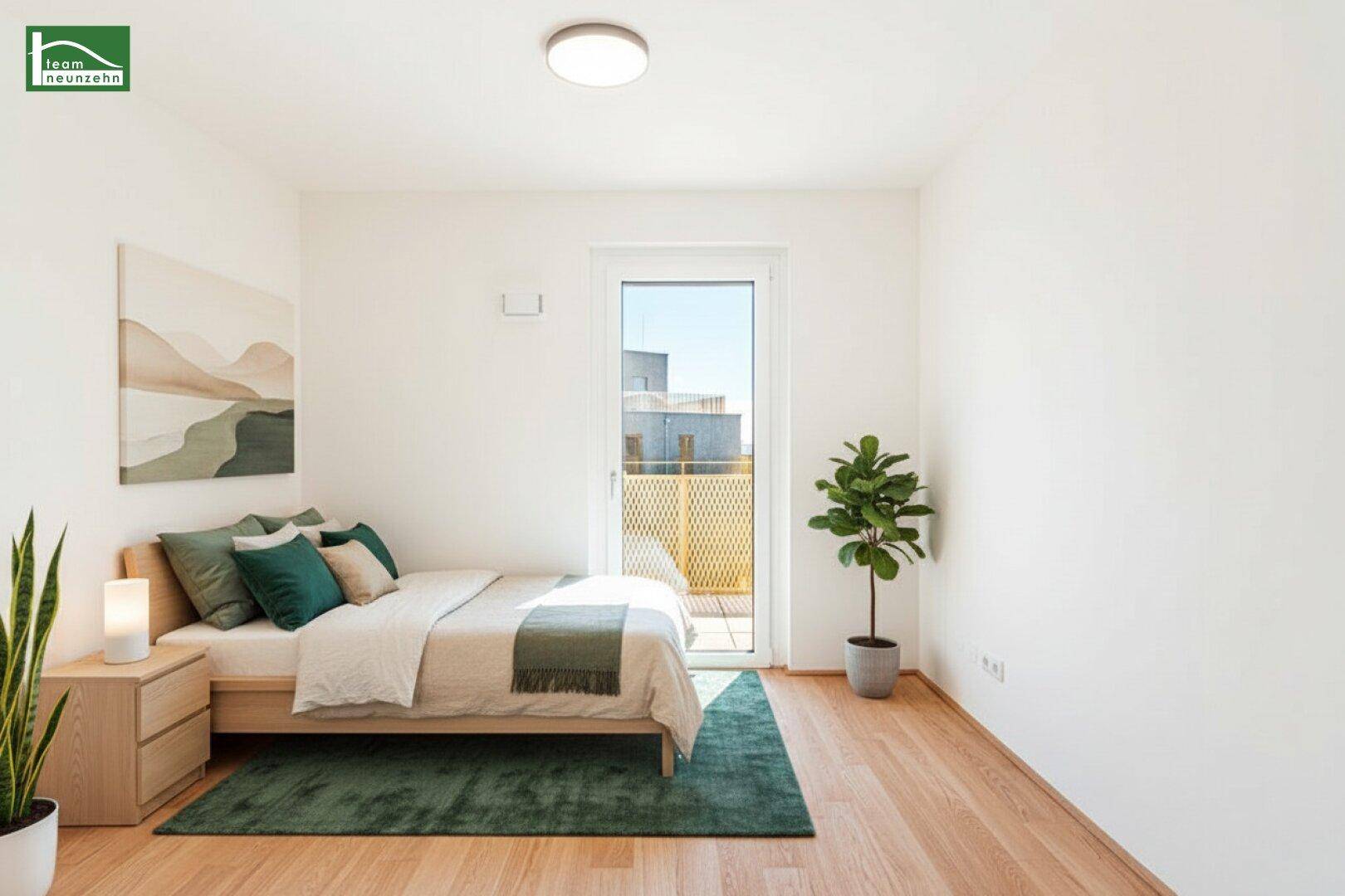 Modern eingerichtetes Schlafzimmer mit Holzbett, Pflanzen und Balkonzugang.