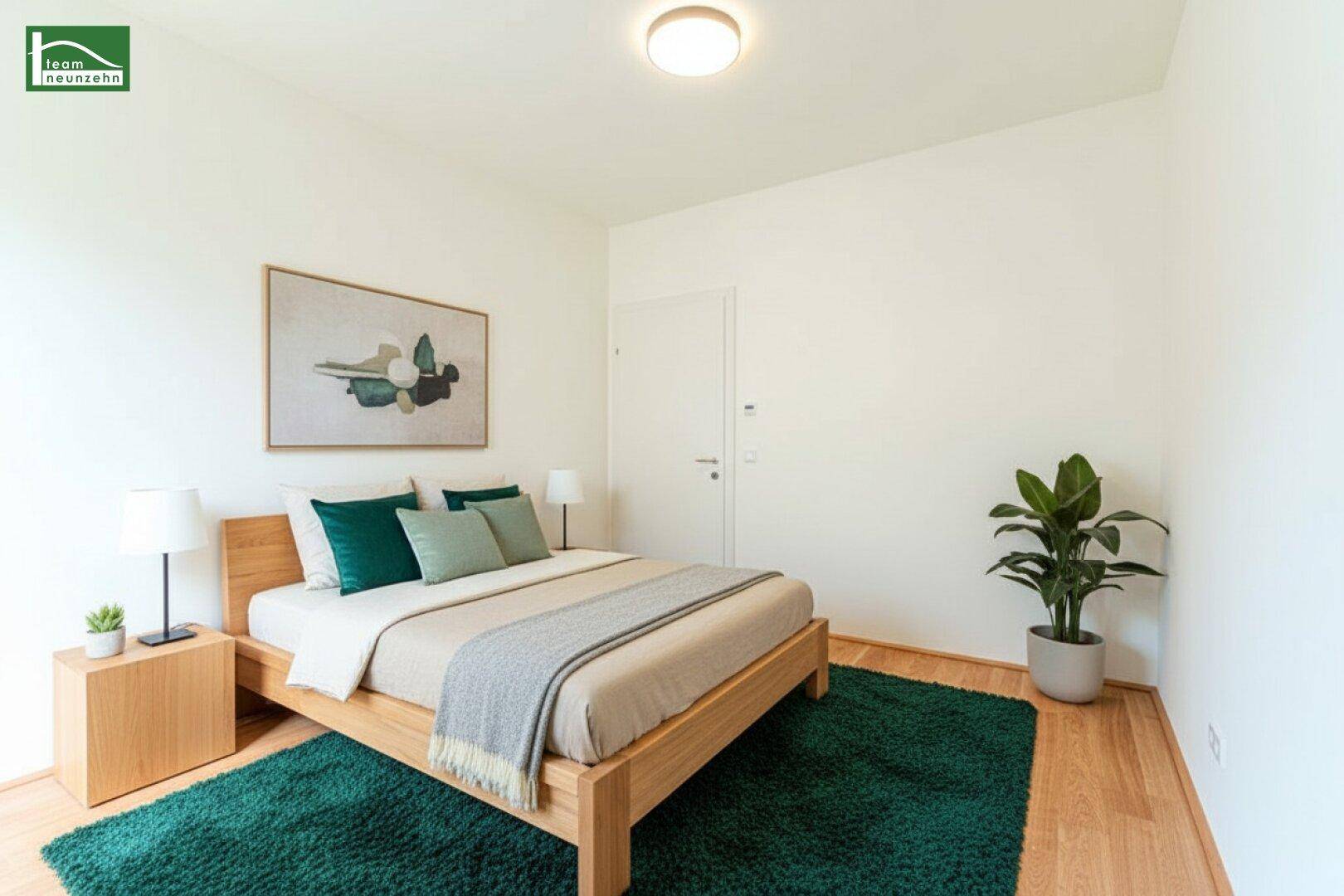 Modern eingerichtetes Schlafzimmer mit Holzbett, grünem Teppich und Pflanzen.