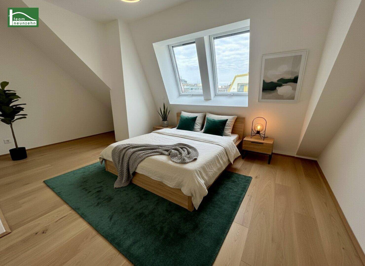 Gemütliches Schlafzimmer im Dachgeschoss mit Holzboden, Doppelbett und grünen Akzenten unter Dachfenstern.
