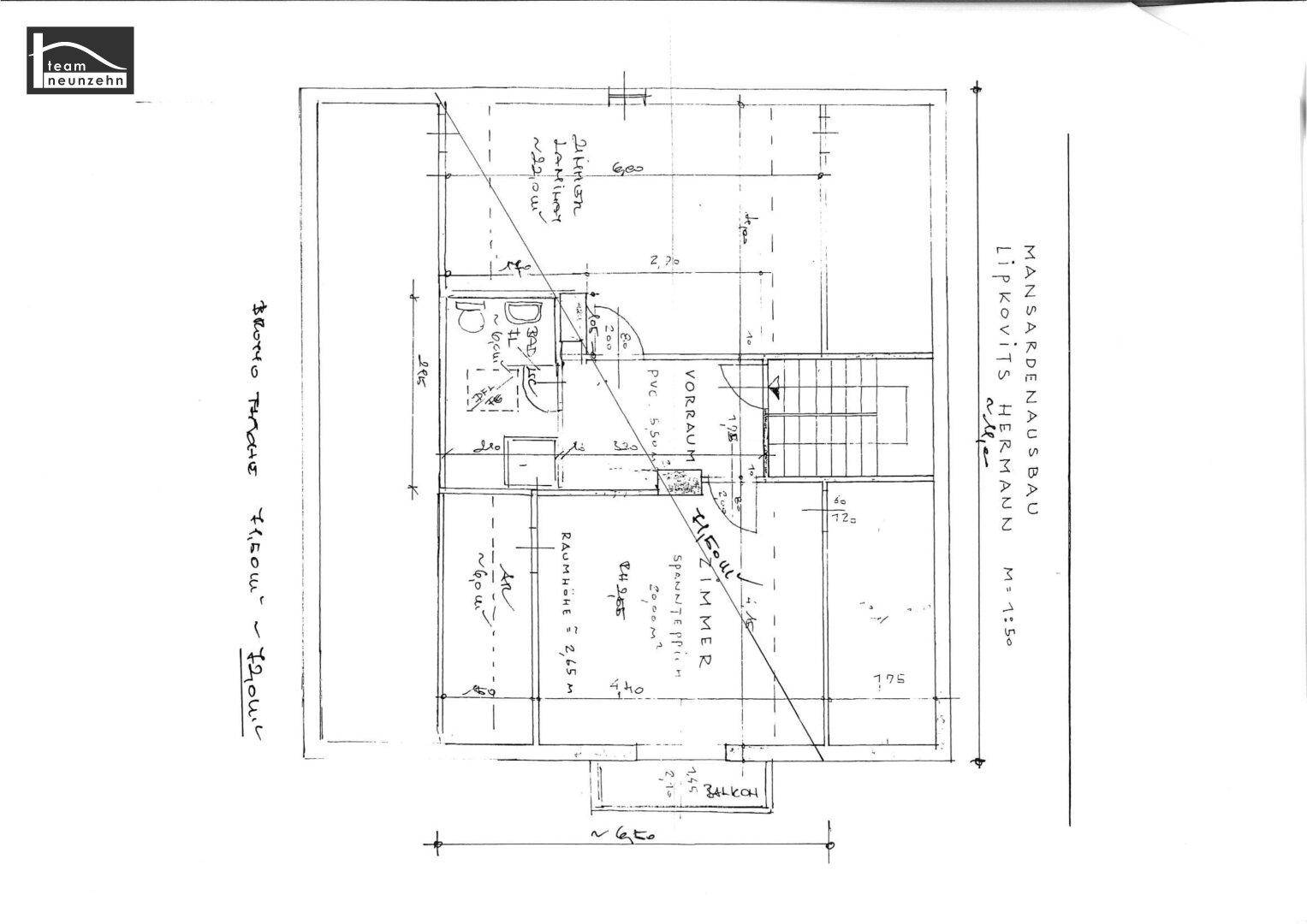 Grundriss des Obergeschosses mit Balkon und Dachschrägen.