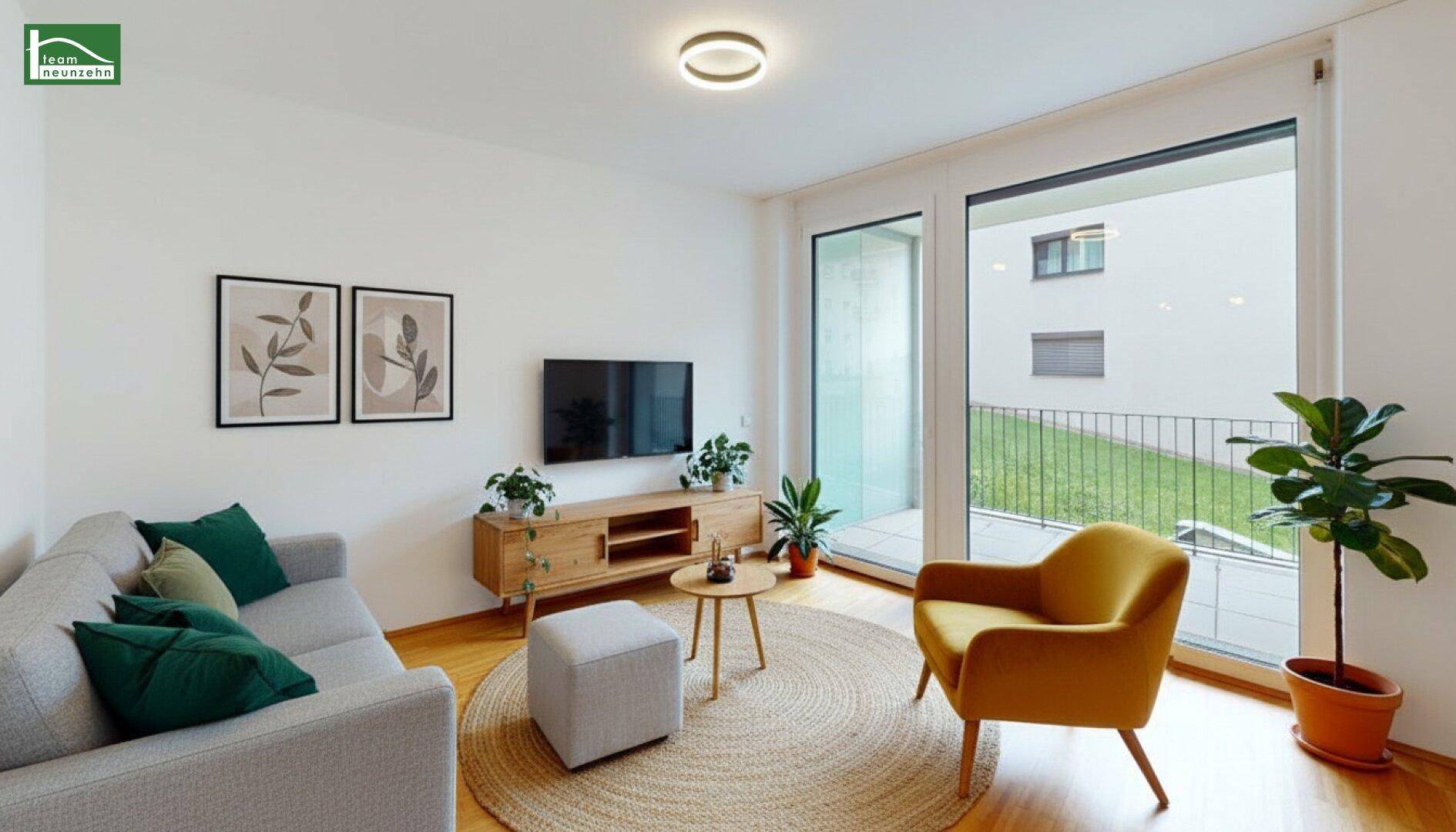 Modern eingerichtetes Wohnzimmer mit Parkettboden, Sofa und Zugang zum Außenbereich.