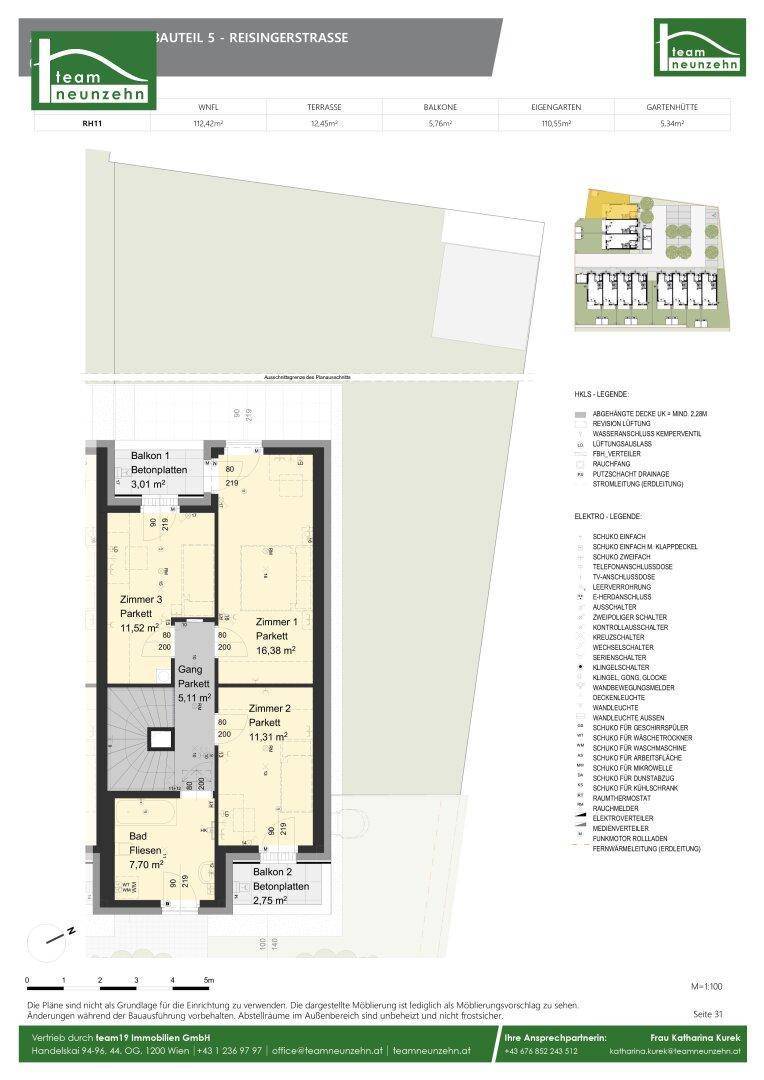 Grundriss des Obergeschosses mit drei Zimmern, einem Badezimmer und zwei Balkonen.