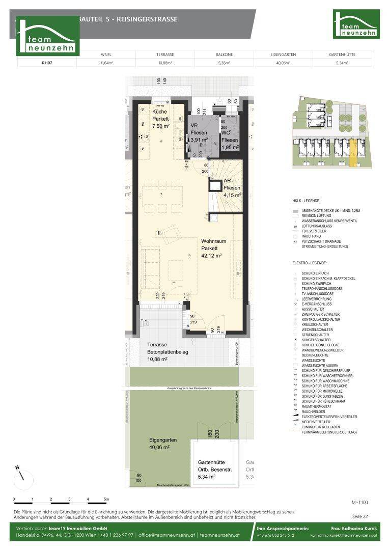 Grundriss des Erdgeschosses mit Wohnbereich, Küche, Terrasse und Garten.