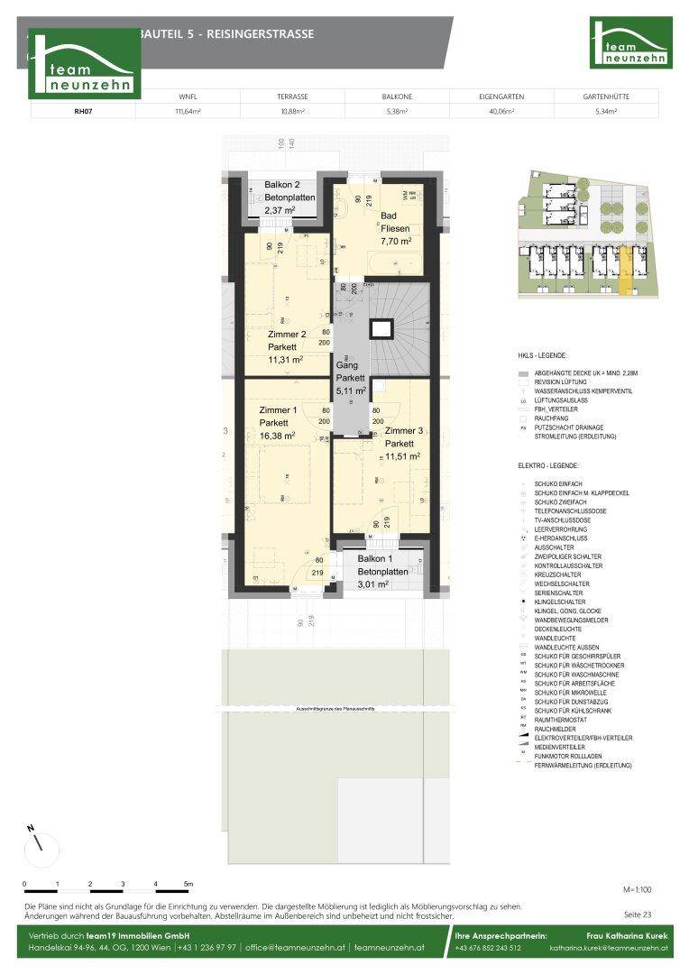 Grundriss des Obergeschosses mit drei Schlafzimmern, Bad und zwei Balkonen.