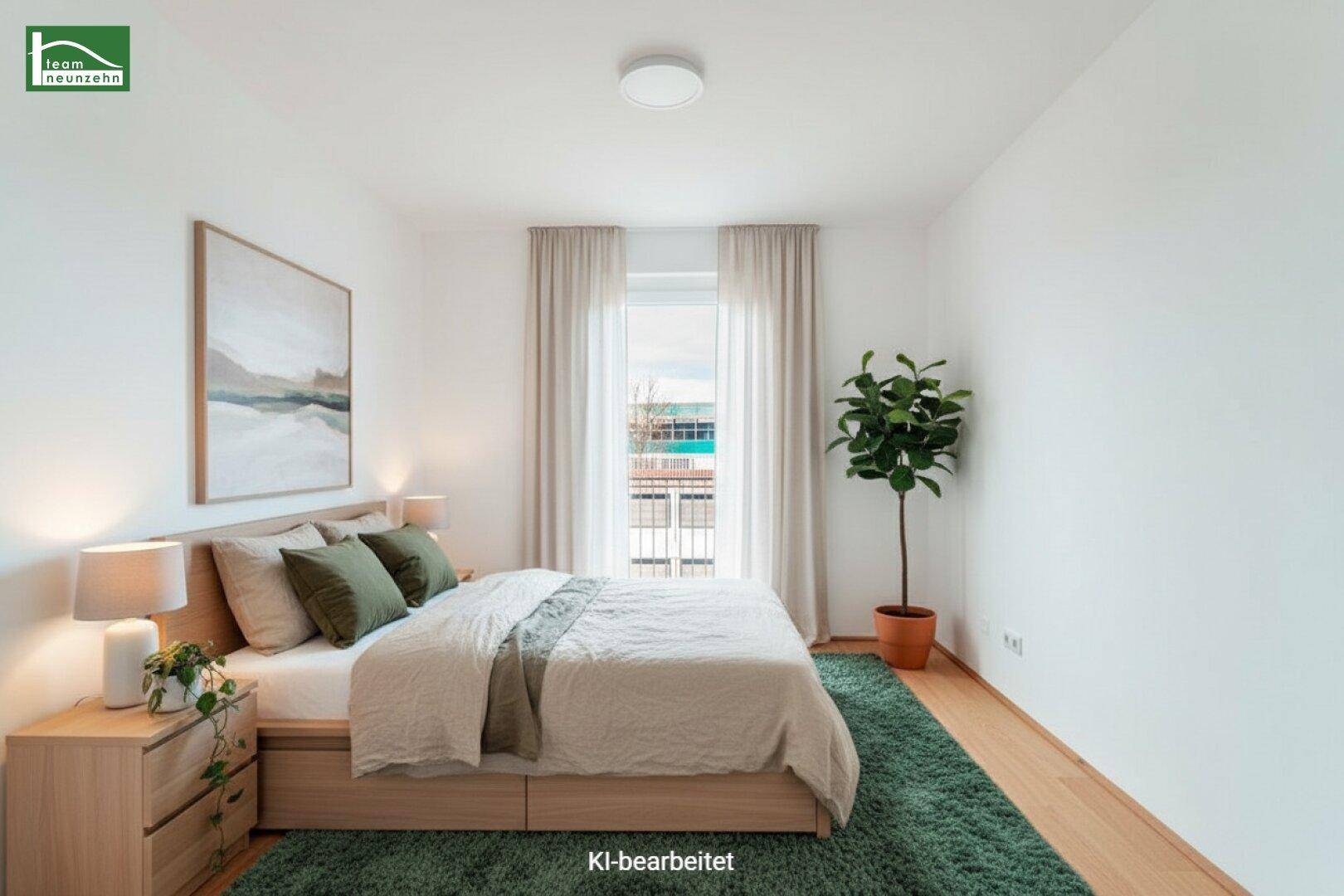 Gemütliches Schlafzimmer mit Holzboden, großem Bett und Blick nach draußen, modern eingerichtet.