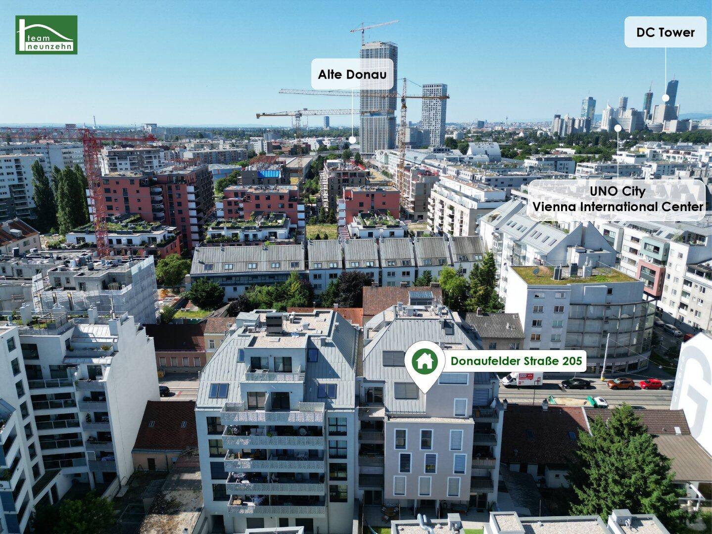 Luftaufnahme der Umgebung mit Blick auf die Alte Donau, den DC Tower und die UNO City.