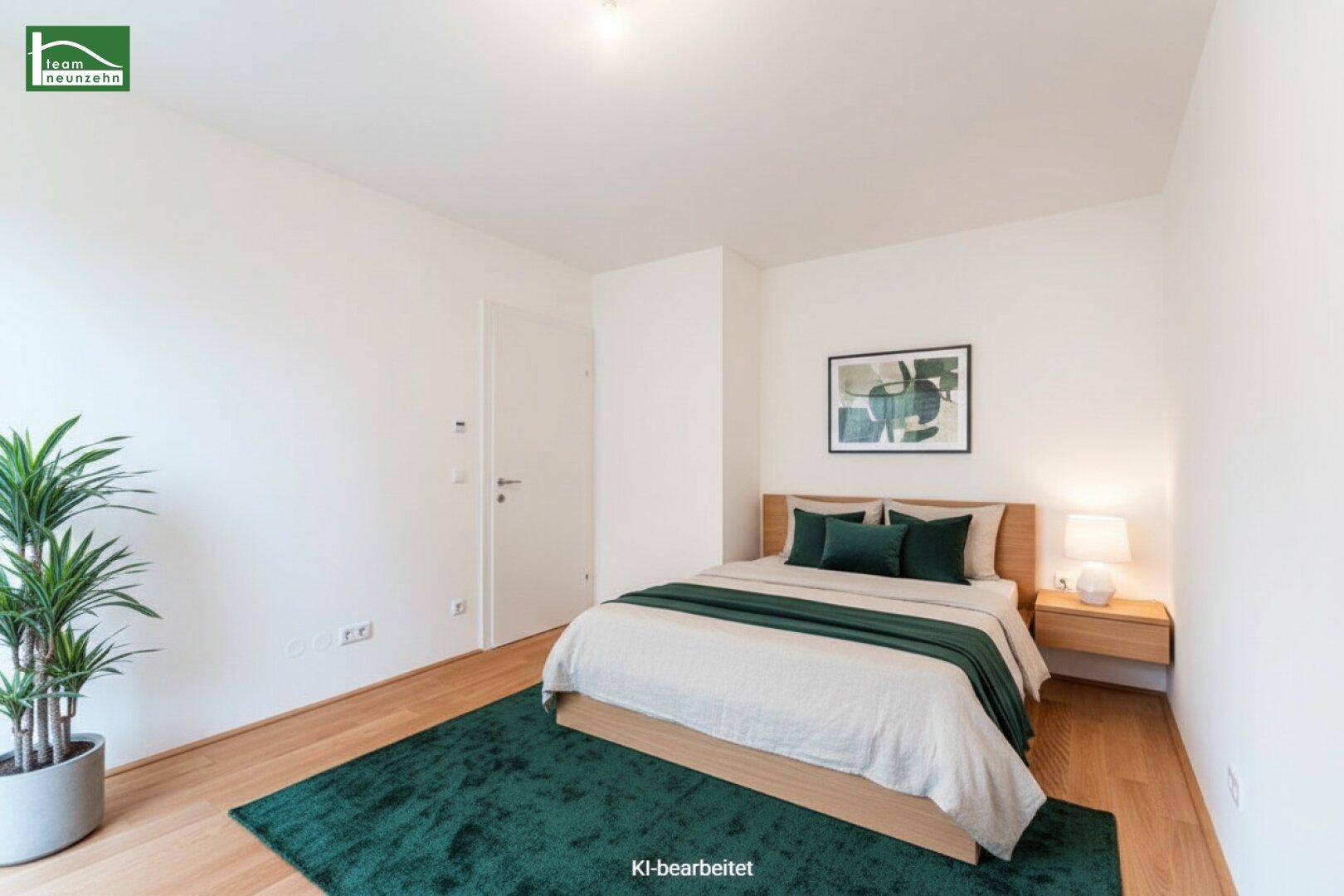 Modern eingerichtetes Schlafzimmer mit Holzboden und grünen Akzenten.