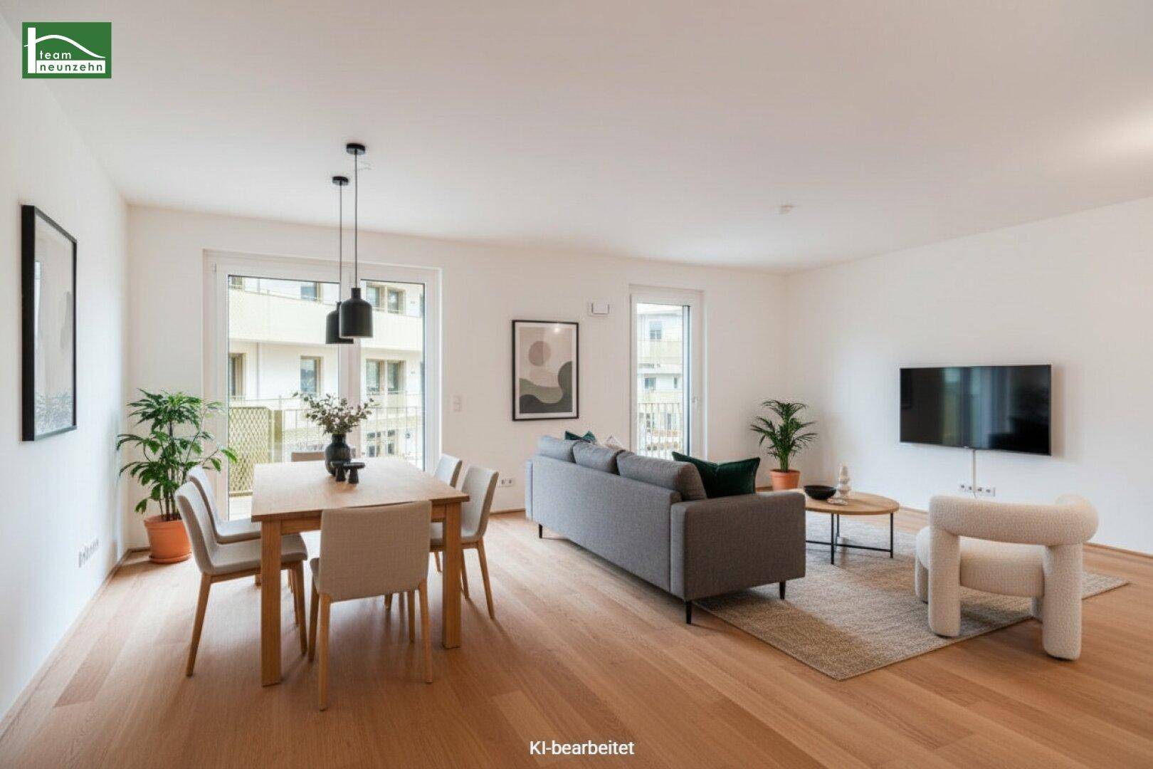 Modern eingerichteter Wohn-Essbereich mit Holzboden, Esstisch, Sofa und Zugang zum Balkon.