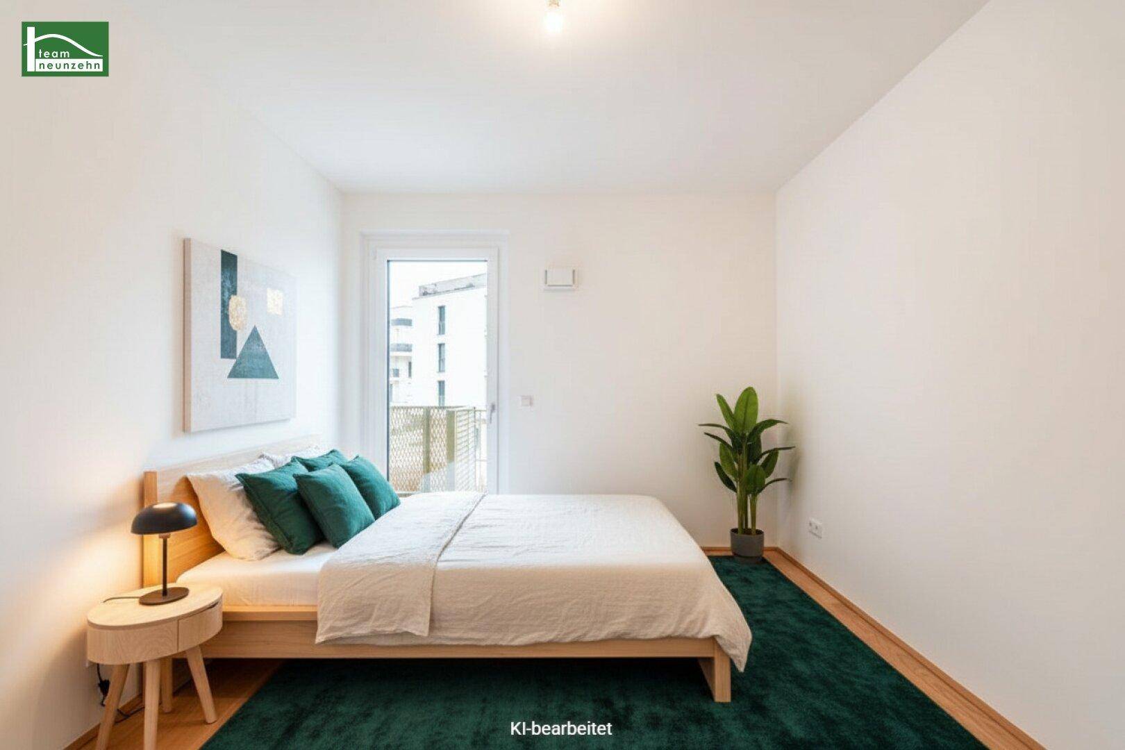 Modern eingerichtetes Schlafzimmer mit Holzboden, Teppich und Balkonzugang.