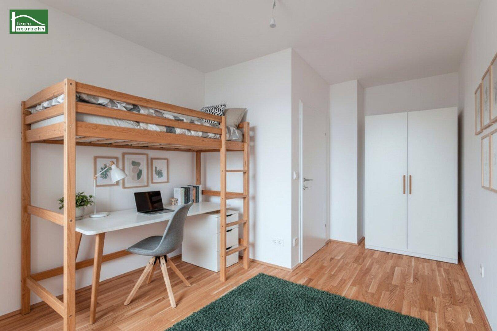 Kinderzimmer mit Hochbett, Schreibtisch und Kleiderschrank, ideal für junge Bewohner.