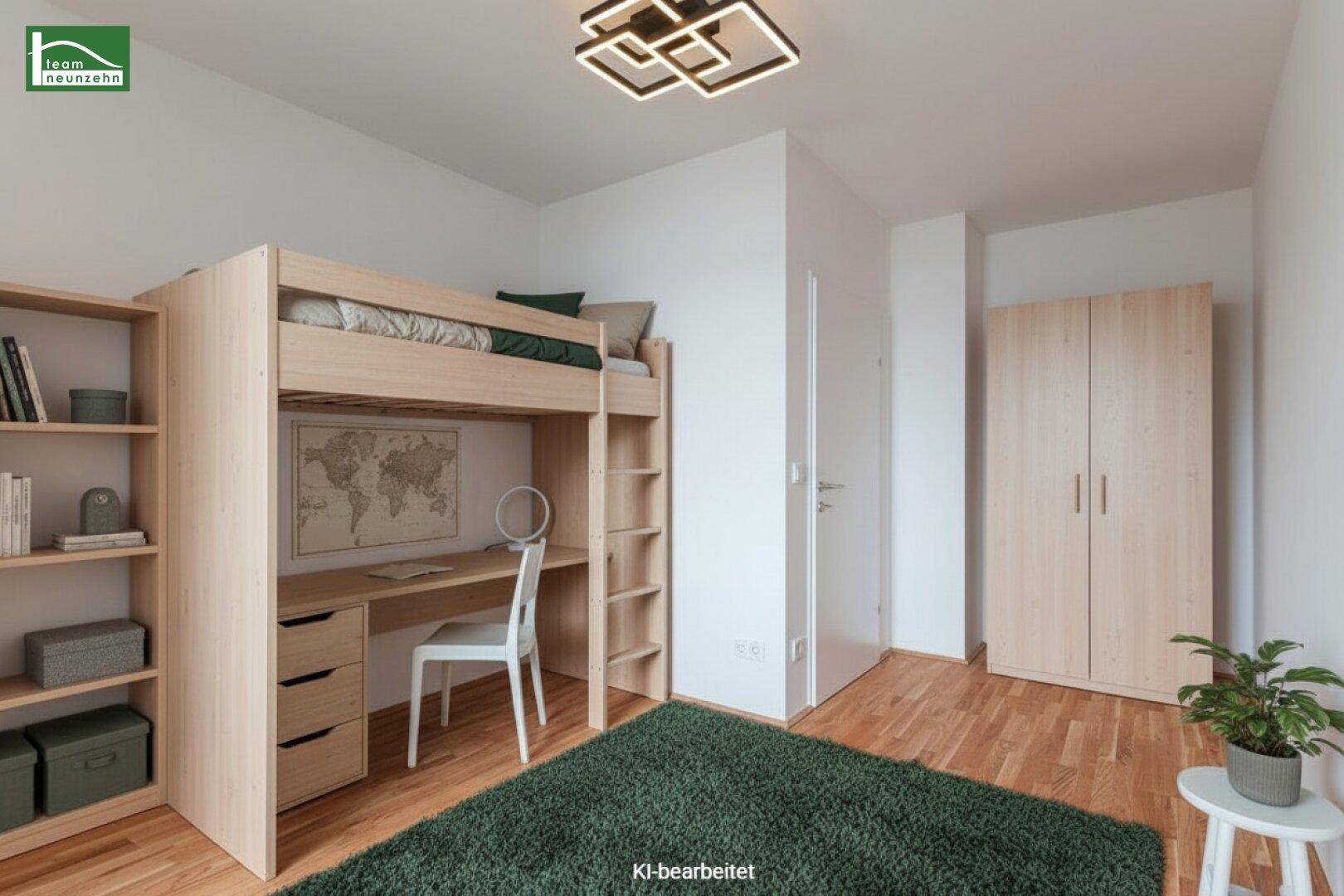 Kinderzimmer mit Hochbett, integriertem Schreibtisch und Holzschrank, ergänzt durch ein Bücherregal und einen grünen Teppich.