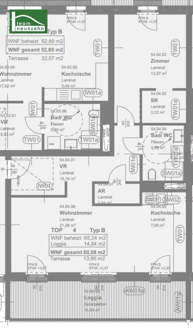 Grundrissplan einer Wohnung mit mehreren Zimmern, Balkon und Terrasse.