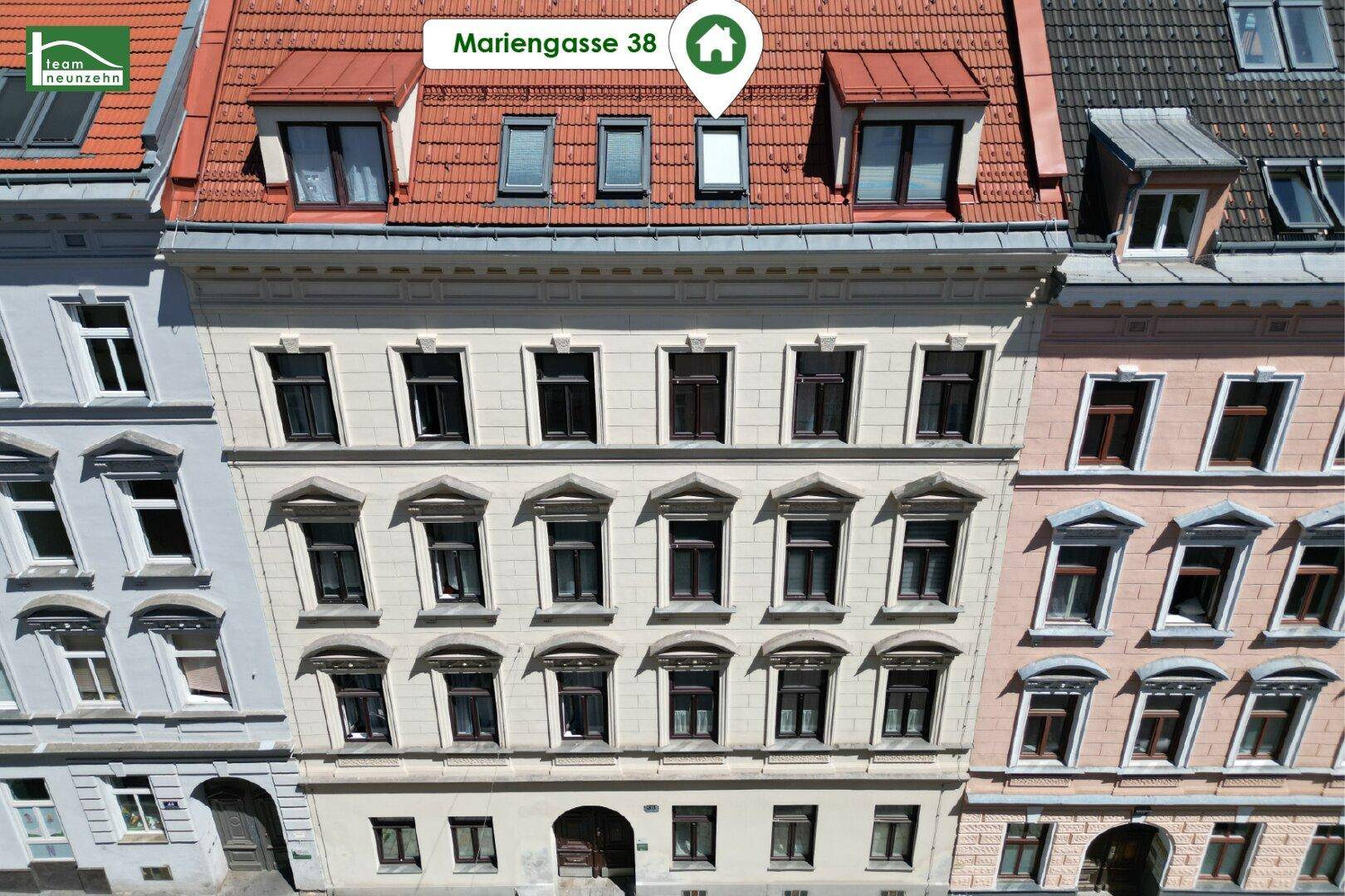 Luftaufnahme der historischen Fassade des Wohngebäudes in der Mariengasse 38.