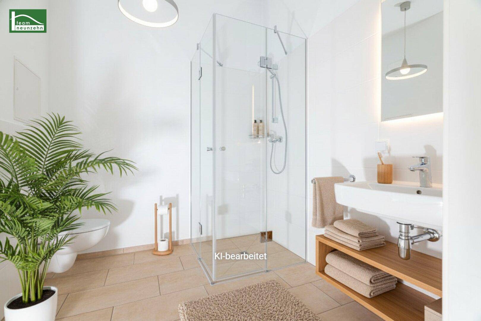 Stilvolles Badezimmer mit Duschkabine, modernen Armaturen und dekorativen Pflanzen.