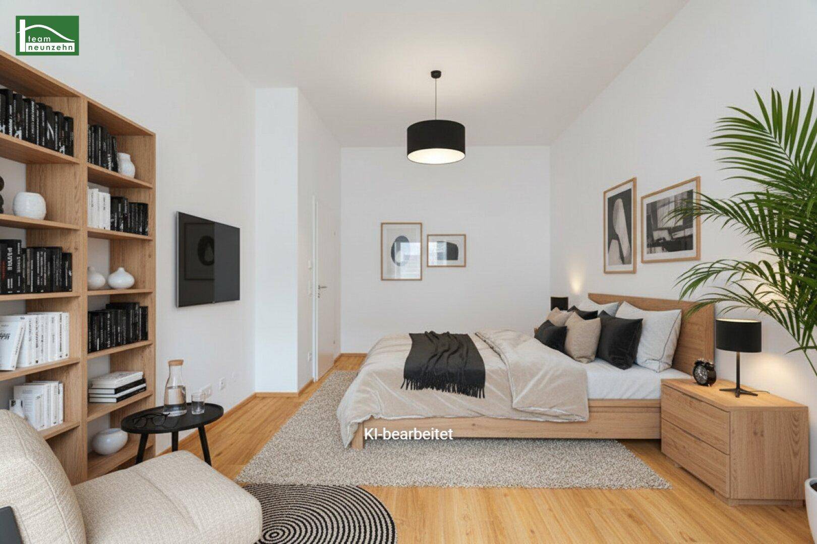 Modernes Schlafzimmer mit Holzboden, großem Bett und Bücherregal.