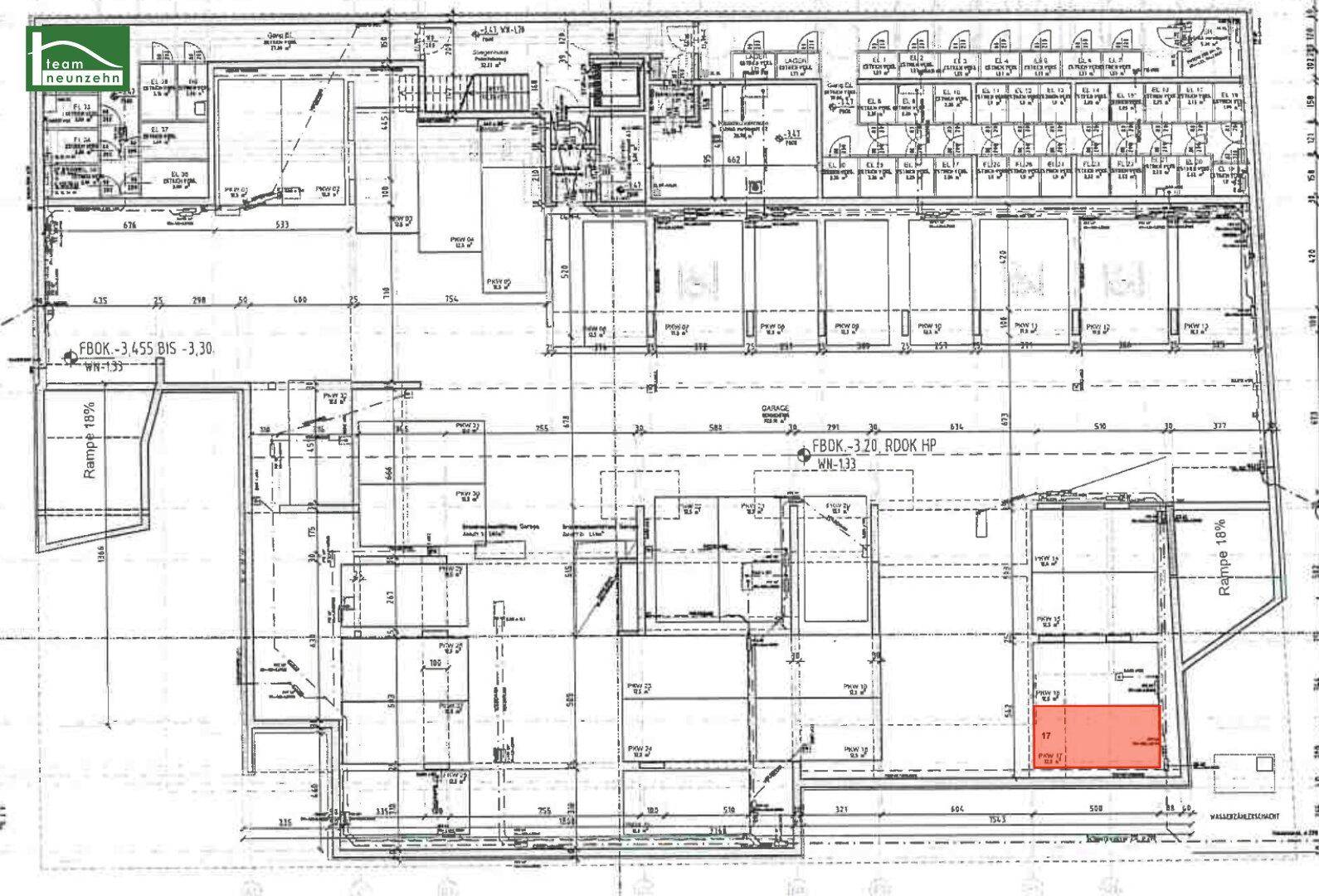 Detaillierter Grundrissplan mit verschiedenen Räumen und Rampen.