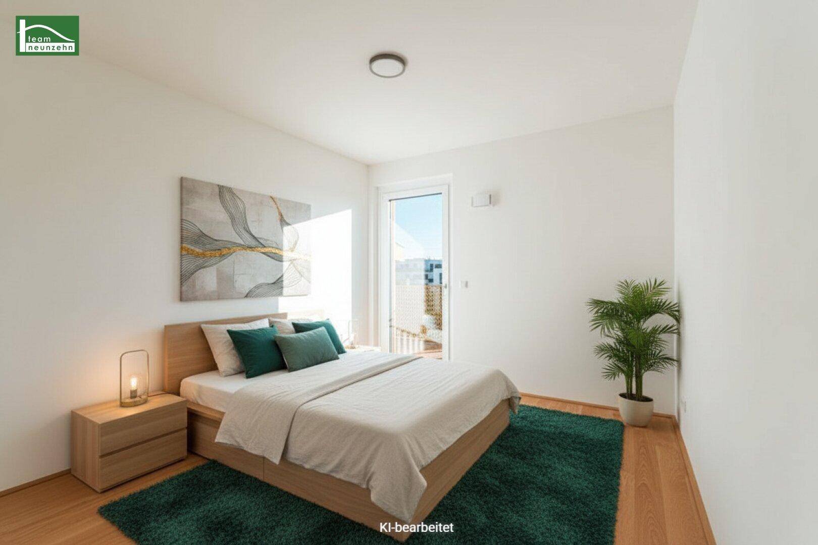Gemütliches Schlafzimmer mit Holzbett, grünem Teppich und Zugang zum Balkon.