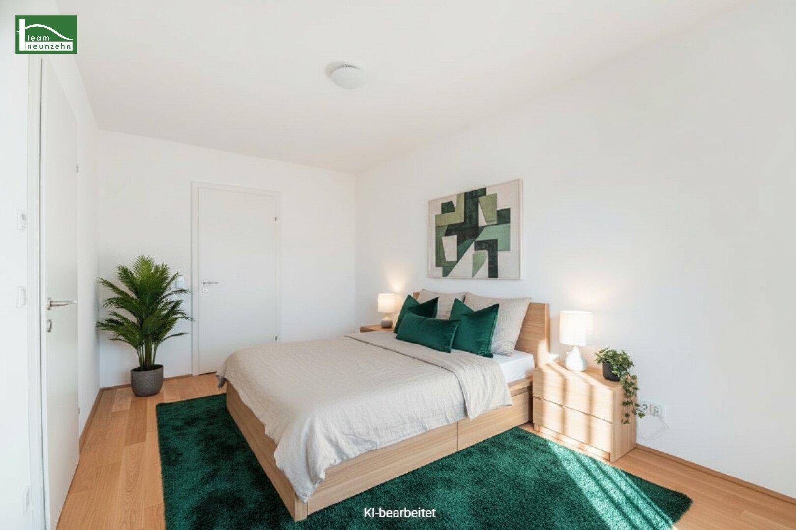 Modern eingerichtetes Schlafzimmer mit Holzbett, grünem Teppich und viel natürlichem Licht.