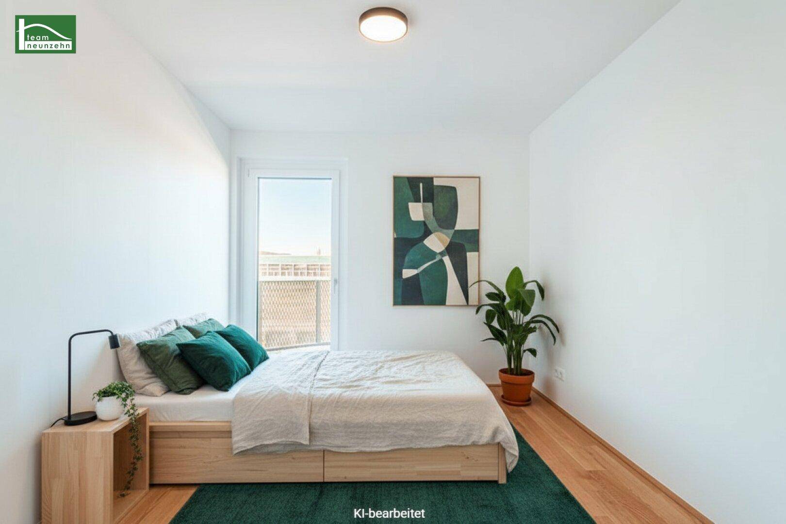 Modern eingerichtetes Schlafzimmer mit Holzboden und Balkonzugang.