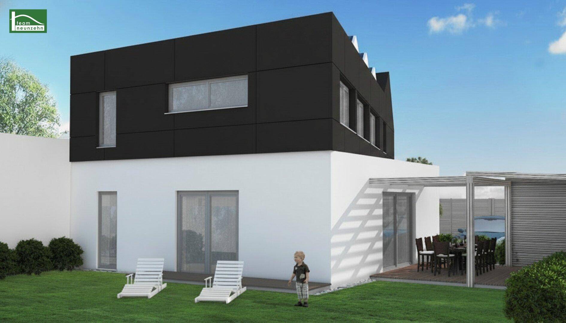 Moderner Gartenbereich mit Rasenfläche, Liegestühlen und überdachtem Essbereich im Freien.