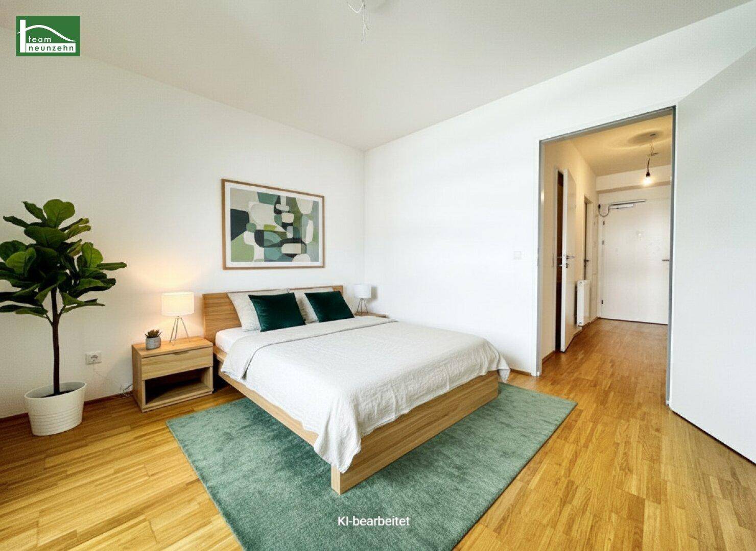 Modern eingerichtetes Schlafzimmer mit Holzbett, grünen Akzenten und Parkettboden.