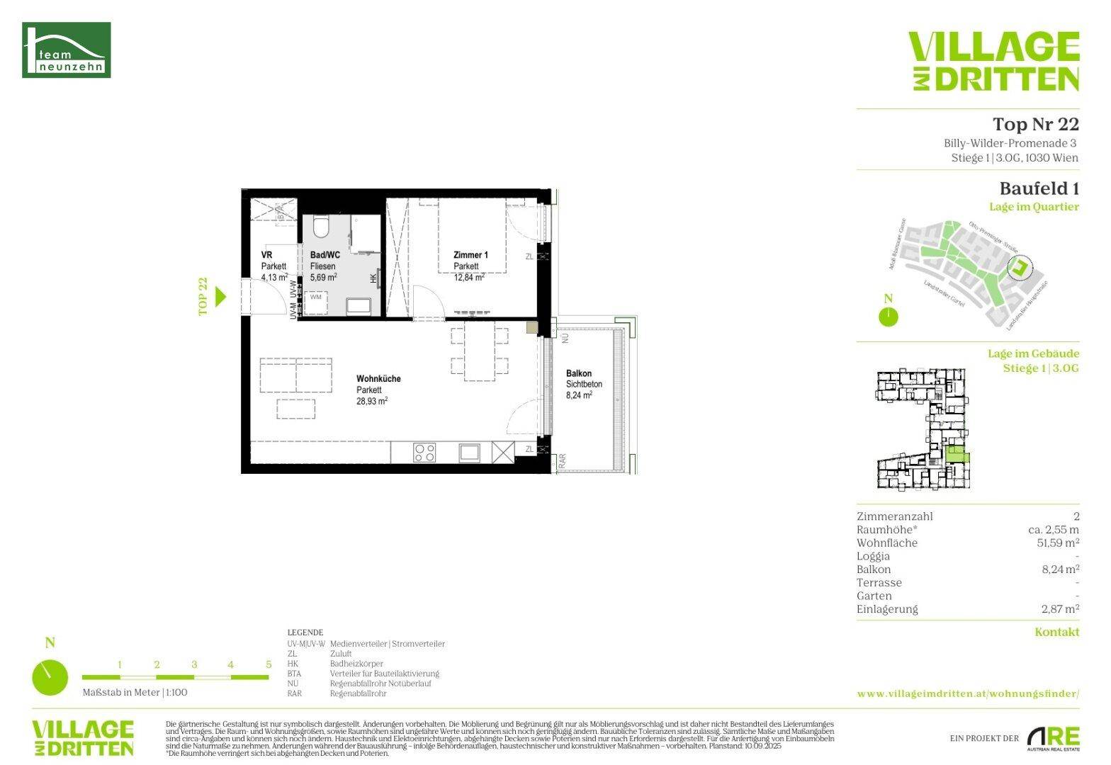 Grundriss einer Wohnung mit Wohnküche, Schlafzimmer, Bad und Balkon.