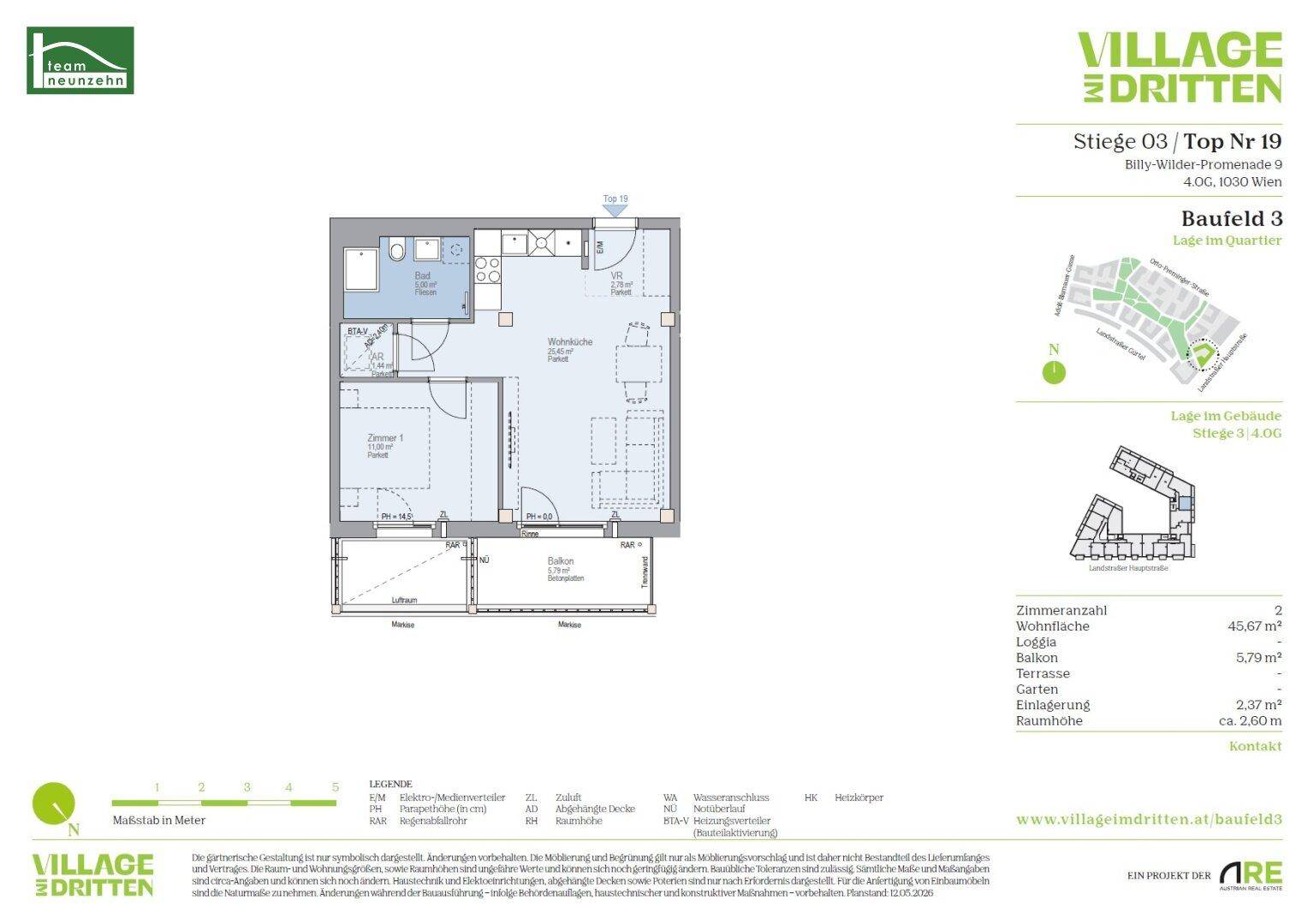 Grundriss einer Wohnung mit einem Schlafzimmer, Bad und Balkon.