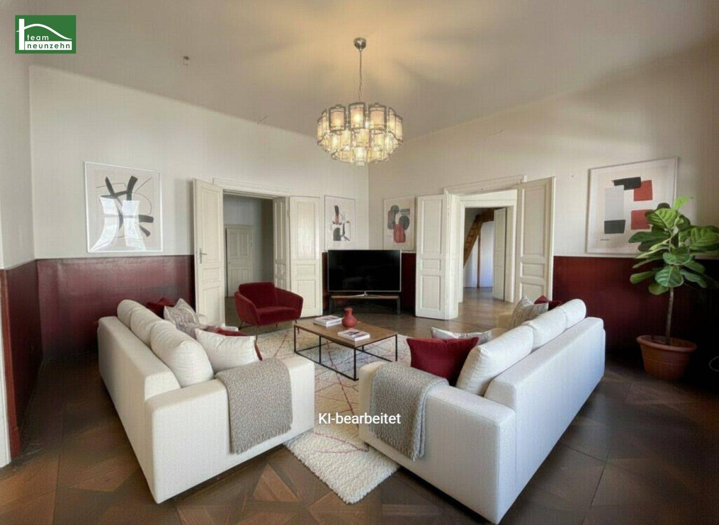 Geräumiges Wohnzimmer mit hohen Decken, eleganten Sofas und einem modernen Kronleuchter.