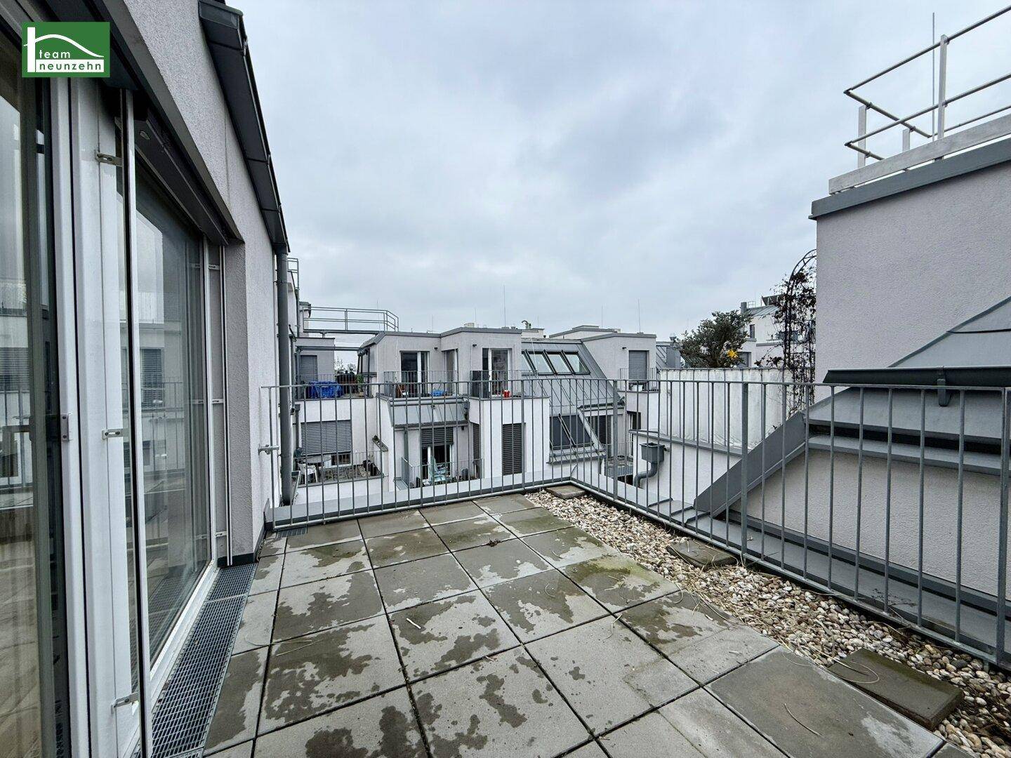 Großzügige 3-Zimmer-Dachgeschosswohnung mit Terrasse &amp; urbanem Wohnkomfort – ab September verfügbar! - Więcej