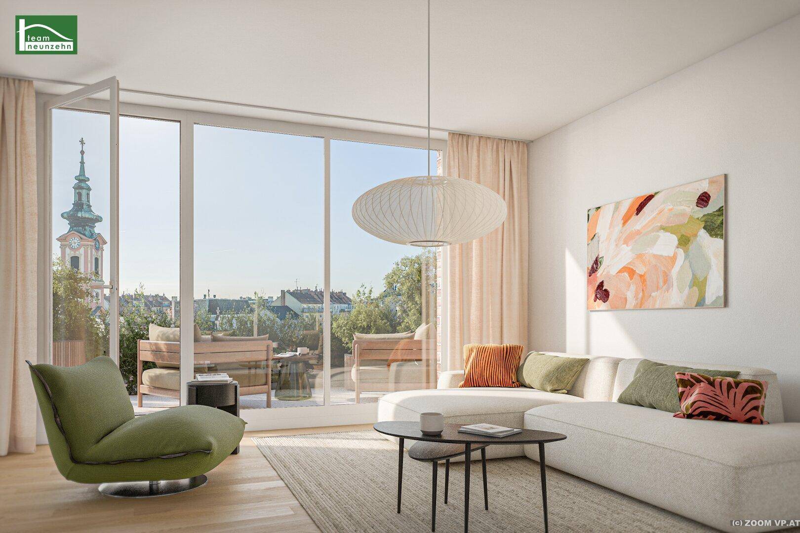 Helles Wohnzimmer mit modernem Sofa, großen Fenstern und Zugang zu einem Balkon mit Stadtblick.