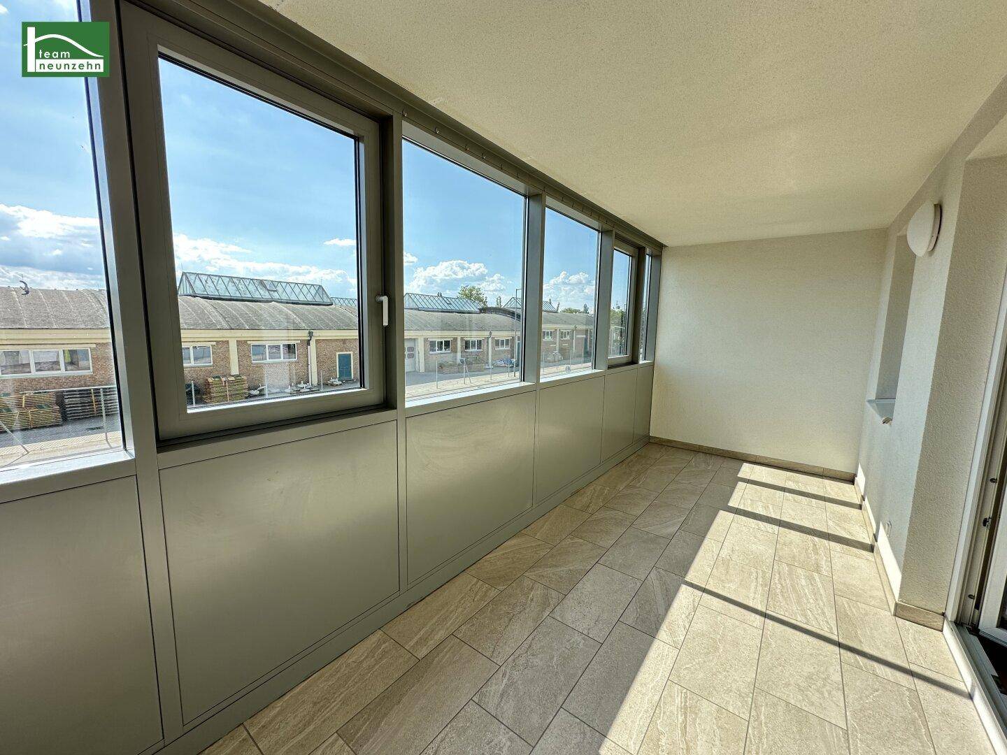 Zentral begehbare Wohnung mit Wintergarten ohne direktes Gegenüber! Traumbad mit Dusche &amp; Badewanne! - Ansicht 2