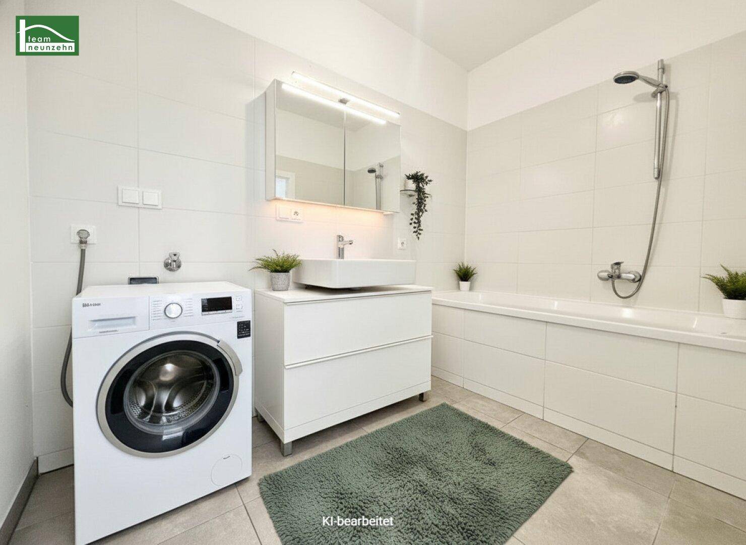 Modernes Badezimmer mit Badewanne, Waschbecken und Waschmaschine, hell gefliest.