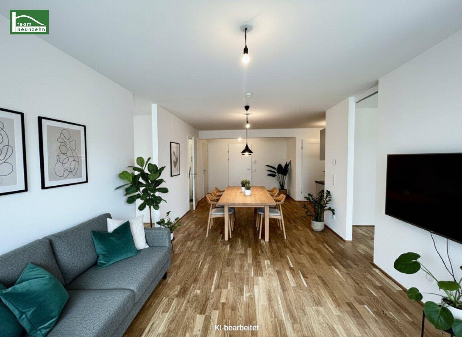 Modern eingerichteter Wohn-Essbereich mit Holzboden, bequemer Couch und Esstisch für gesellige Stunden.