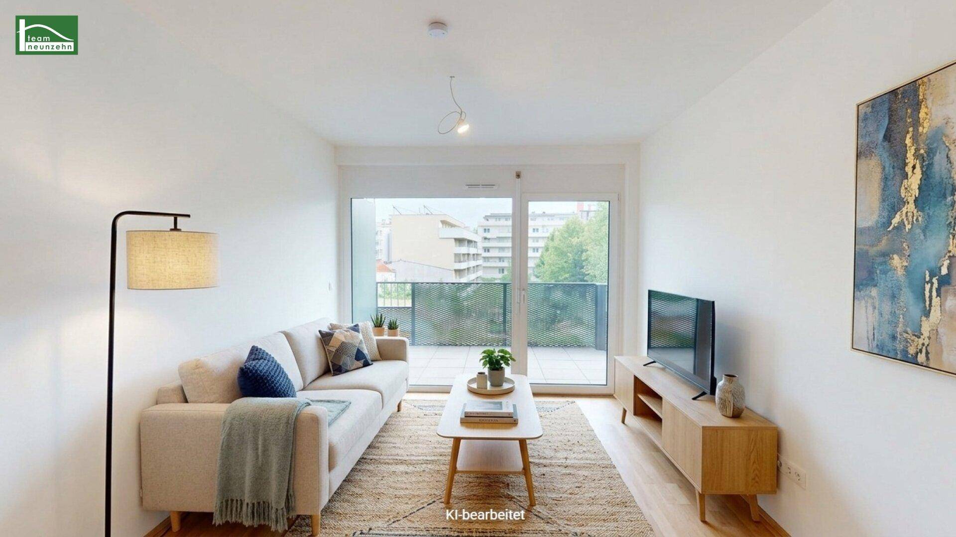 Modern eingerichtetes Wohnzimmer mit Sofa, Teppich und Zugang zur Terrasse.