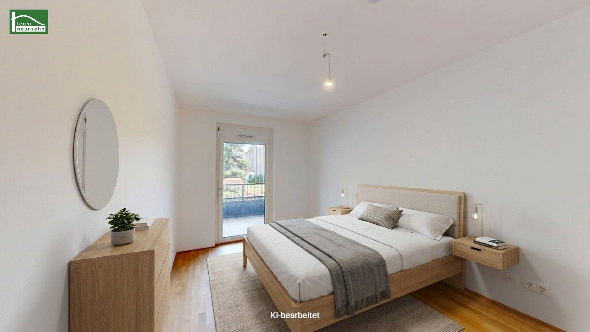 Gemütliches Schlafzimmer mit Holzboden, modernem Bett und Spiegel an der Wand.