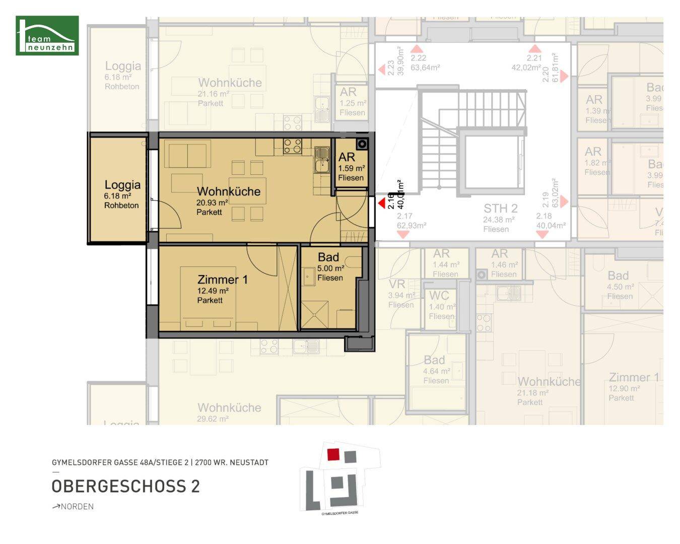 Grundriss des Obergeschosses 2 mit Loggia, offener Wohnküche, Zimmer und Badezimmer.