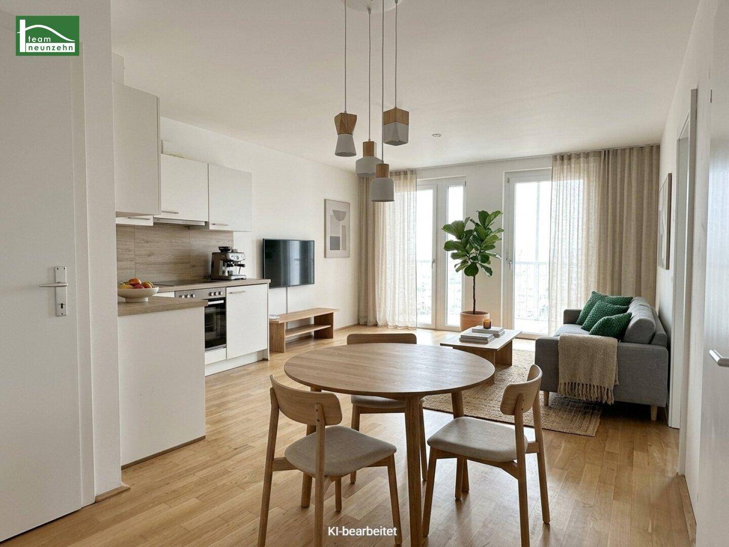 Modern eingerichteter Wohn-Essbereich mit offener Küche, Holztisch und viel Tageslicht.