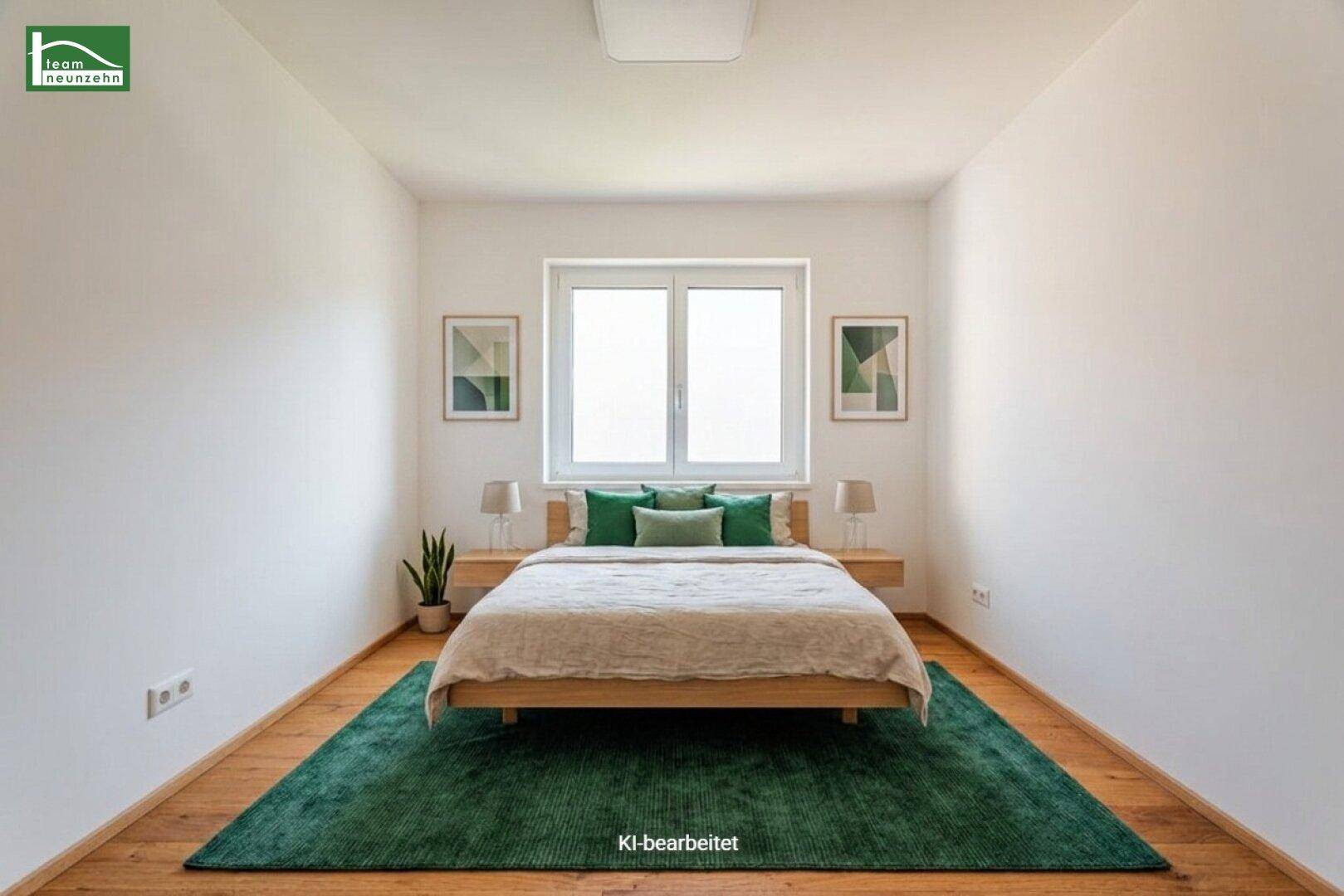 Modern eingerichtetes Schlafzimmer mit Holzboden, großem Fenster und grünen Akzenten.