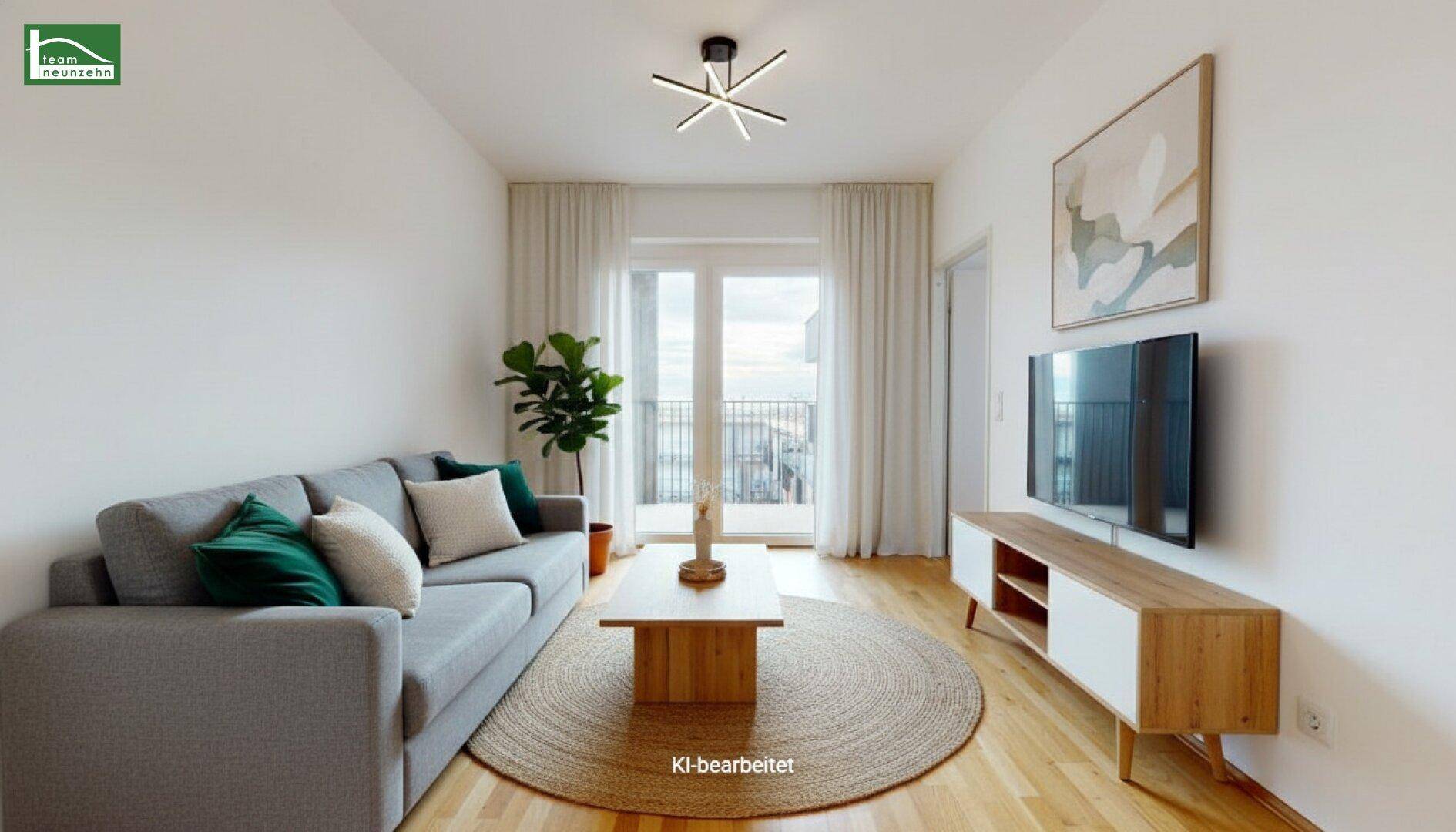Modern eingerichtetes Wohnzimmer mit Sofa, Fernseher und Zugang zum Balkon, hell und einladend.