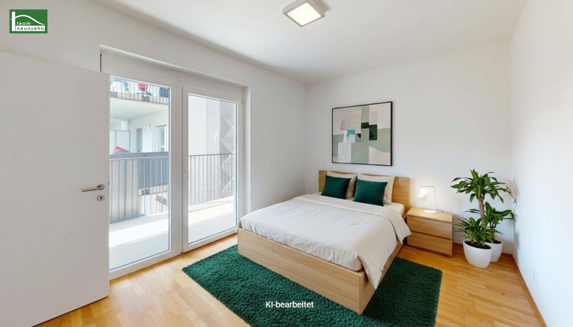 Modern eingerichtetes Schlafzimmer mit Doppelbett, Nachttischen und Pflanzen, mit Balkonzugang.