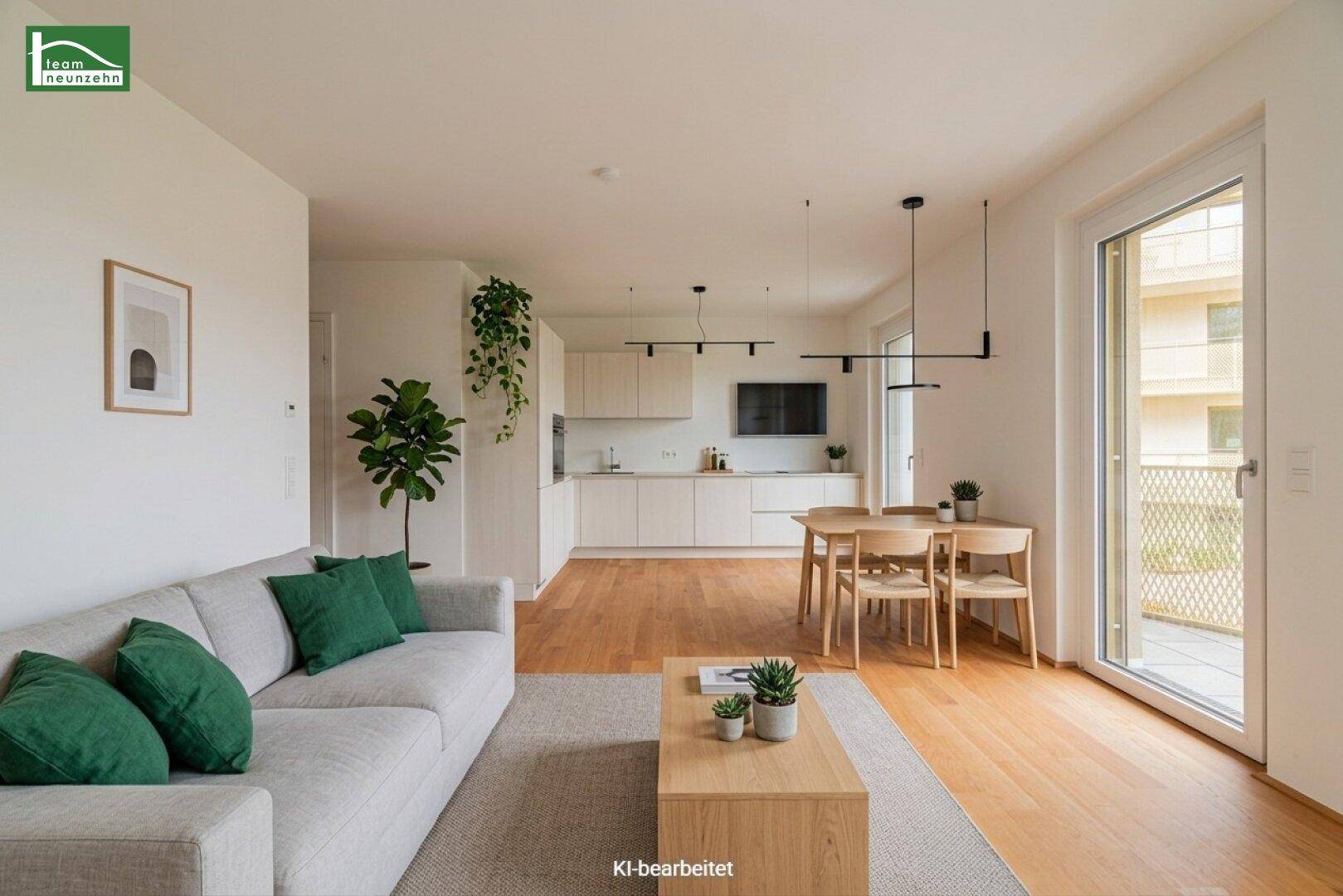 Moderner, offener Wohn- und Essbereich mit integrierter Küche, Holzboden und Zugang zum Balkon.