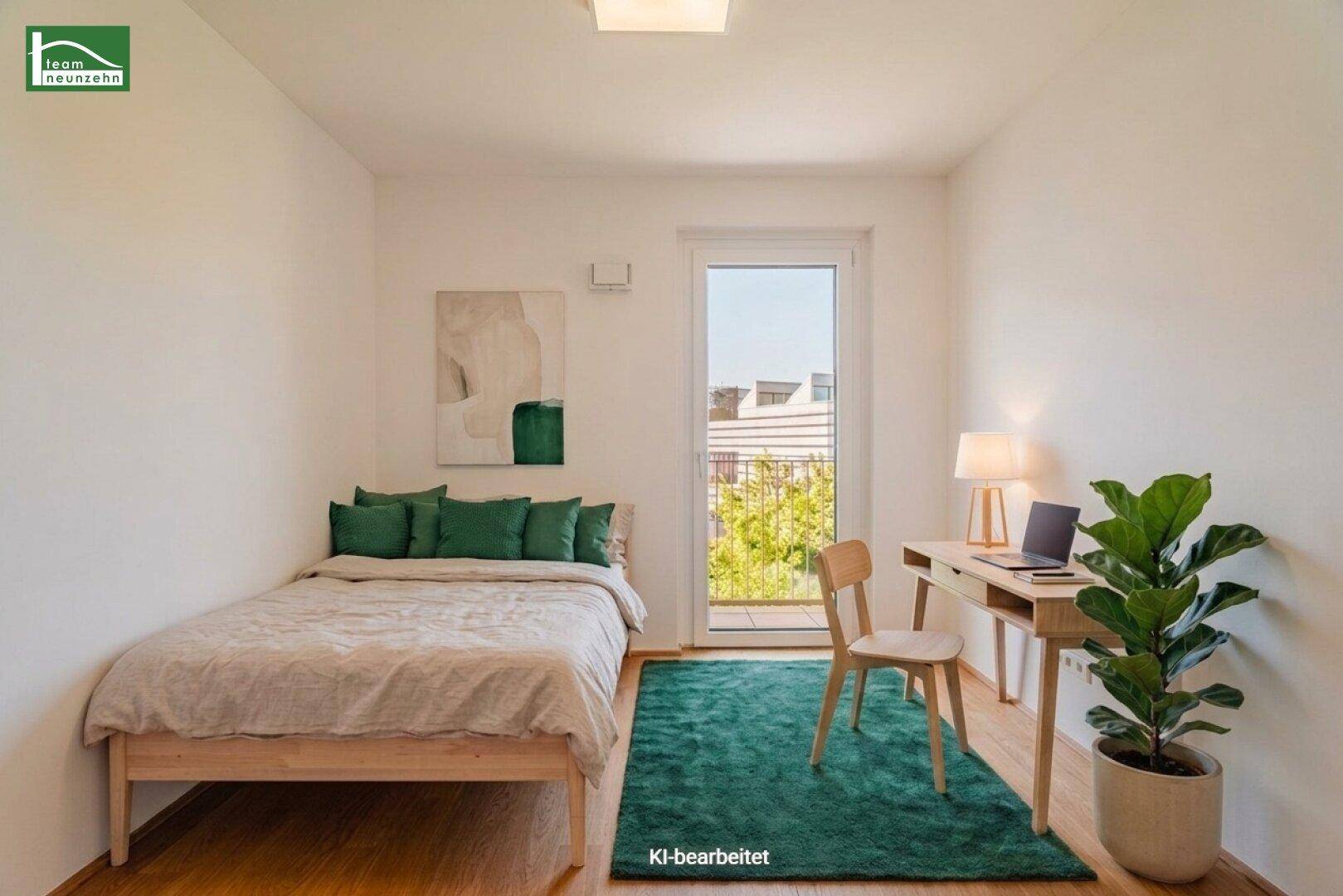 Gemütliches Schlafzimmer mit Holzboden, einem Bett, Schreibtisch und Zugang zu einem Balkon.