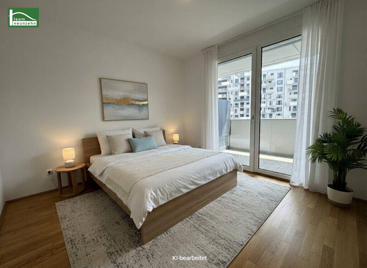 Modern eingerichtetes Schlafzimmer mit Holzboden, großem Bett und direktem Balkonzugang.
