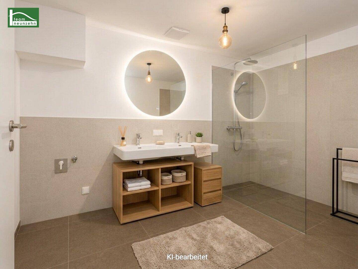 Modernes Badezimmer mit Doppelwaschbecken, beleuchtetem Spiegel und begehbarer Dusche.