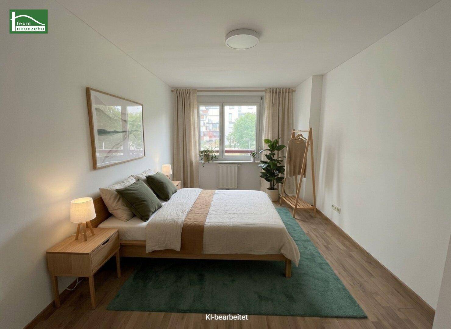 Modern eingerichtetes Schlafzimmer mit Laminatboden und einem Fenster mit Blick ins Grüne.
