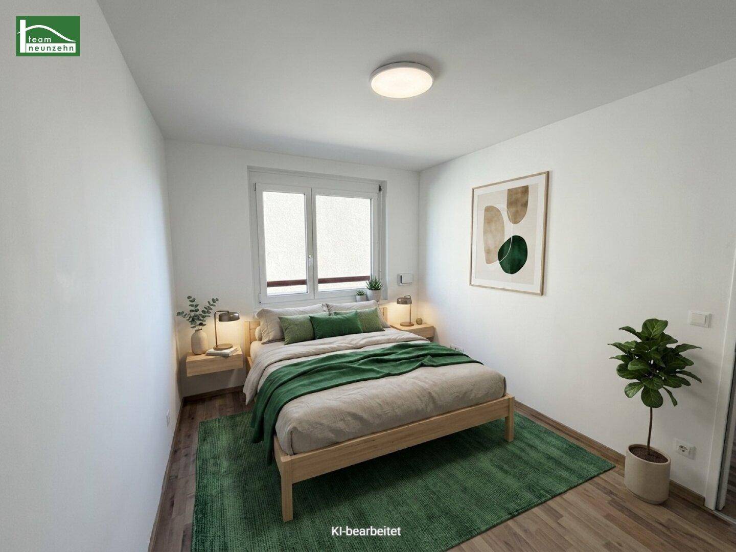 Helles Schlafzimmer mit modernem Holzbett, grüner Dekoration und Parkettboden.