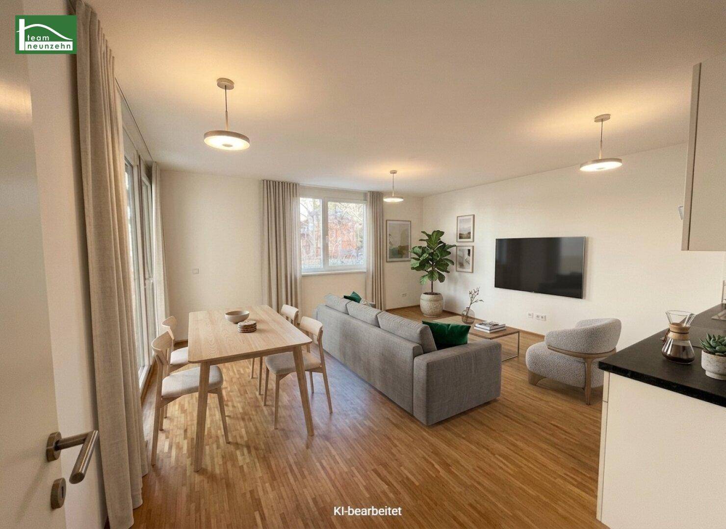 Heller offener Wohn- und Essbereich mit modernem Interieur, Holzboden und großen Fenstern.