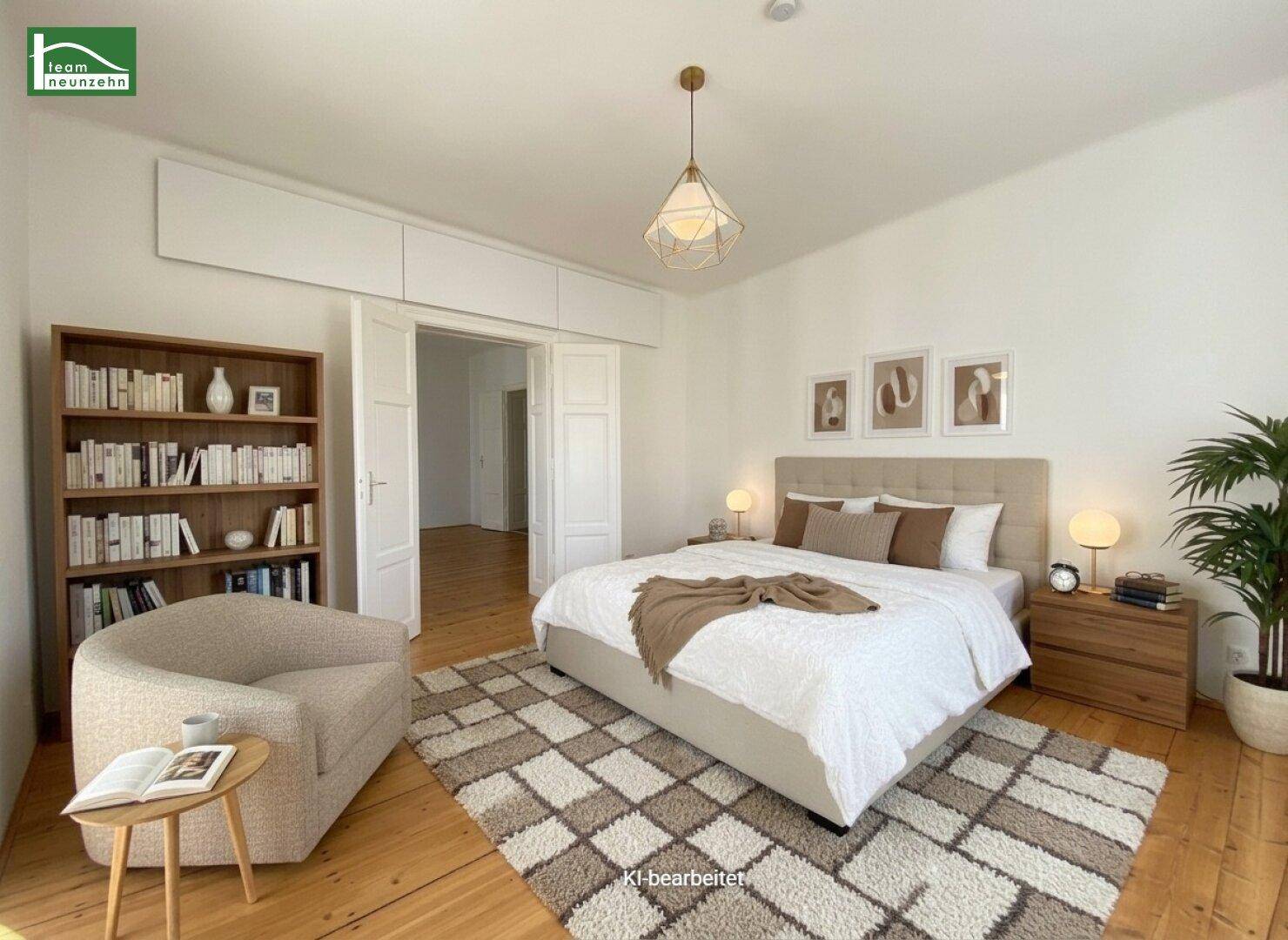 Gemütliches Schlafzimmer mit Doppelbett, Holzboden, Bücherregal und Zugang zu einem weiteren Raum.