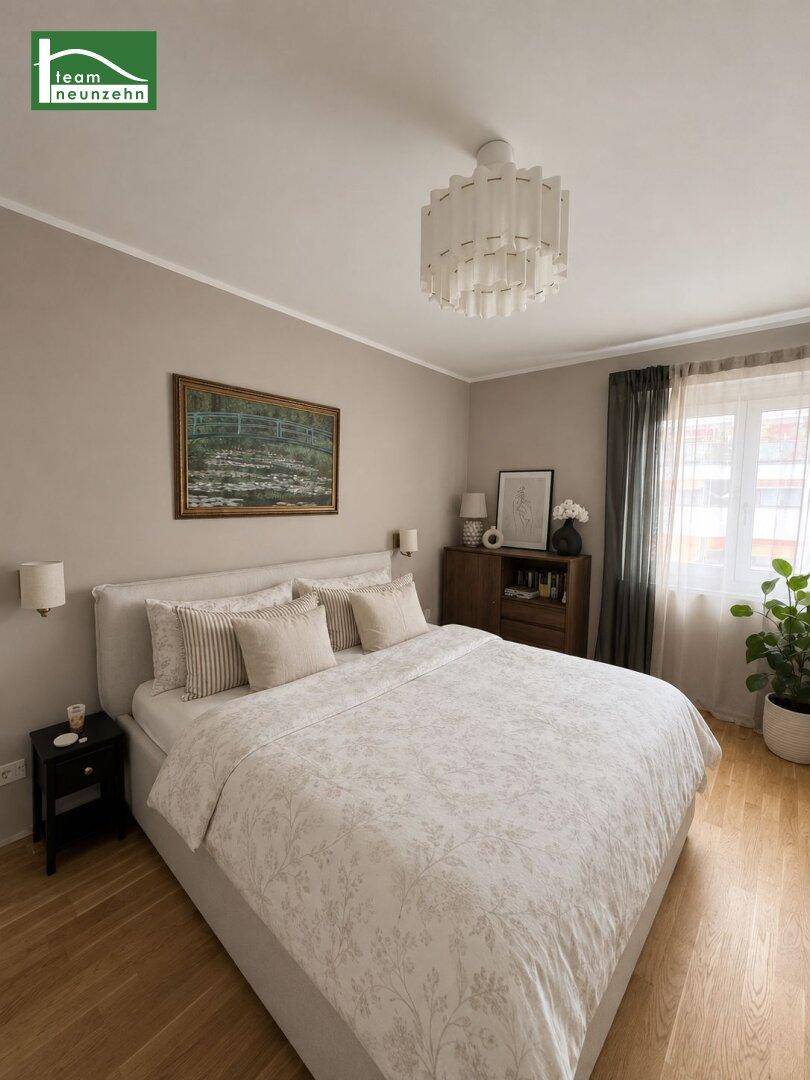 Gemütliches Schlafzimmer mit Doppelbett, Holzboden und großem Fenster für viel natürliches Licht.